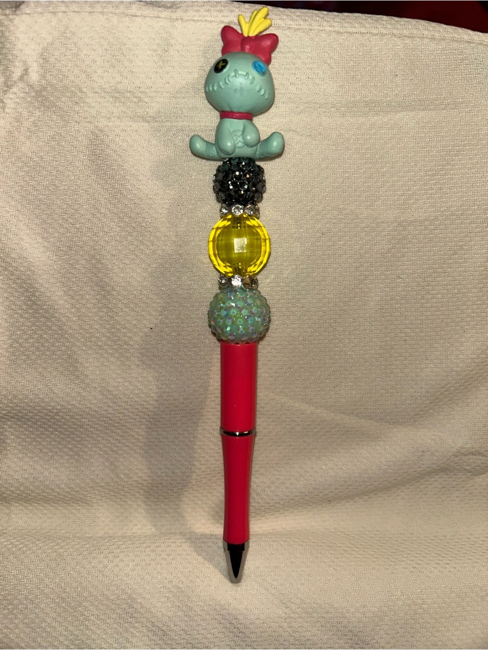 Scrump Disney Doorable beaded pen